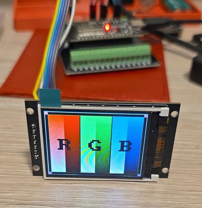 ST7789V based 2 inch display showing test card